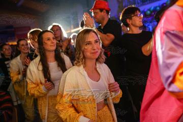 2023-02-18_00-40-50-12077