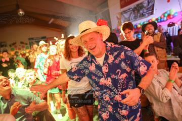 2023-02-18_00-41-31-12187