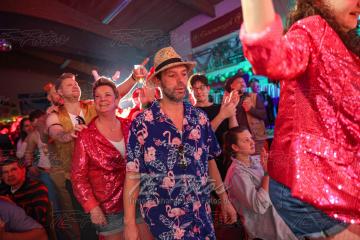 2023-02-18_00-41-37-12203