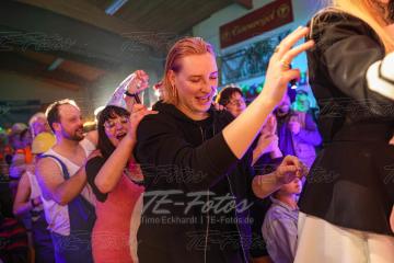 2023-02-18_00-42-00-12263