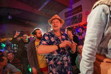 2023-02-18_00-42-25-12318