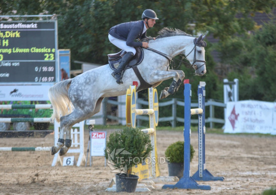S* Springprüfung beim Reitturnier Bodenfelde