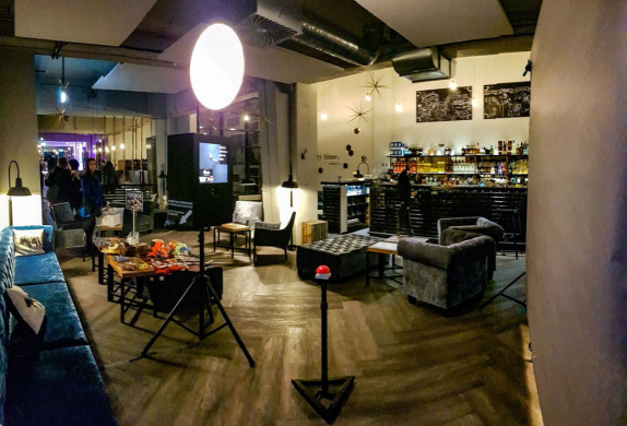 Fotobox Aufbau - Hintergrund, Buzzer & Photobooth mit Blitz